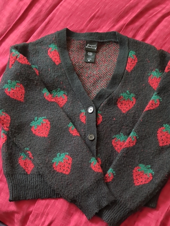 Hot Topic Sweaters - Hot Topic Cropped Strawberry Sweater